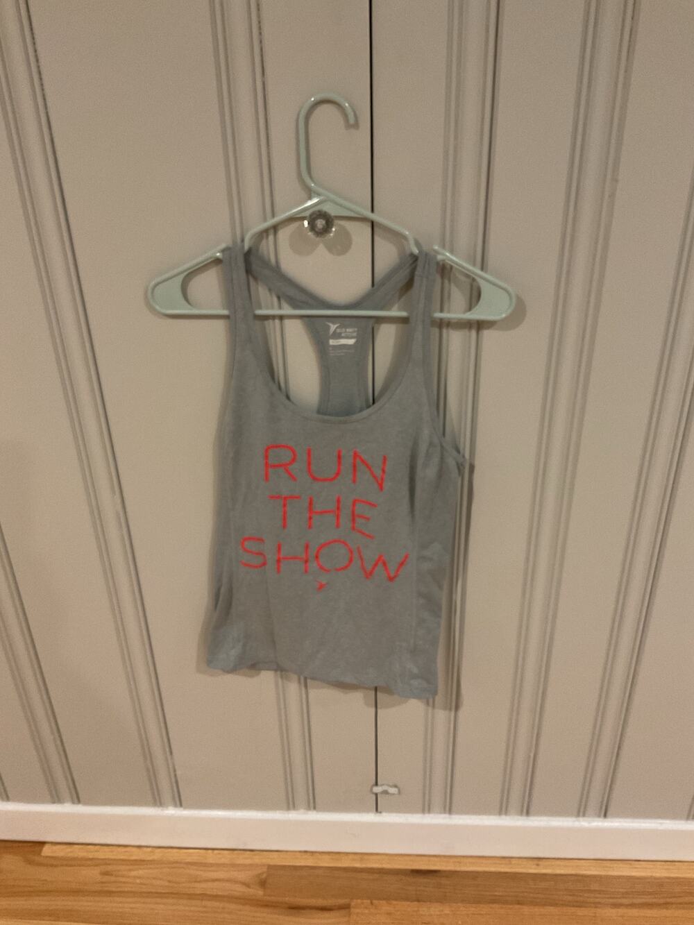 Women’s Old Navy run the show workout tank top grey size medium